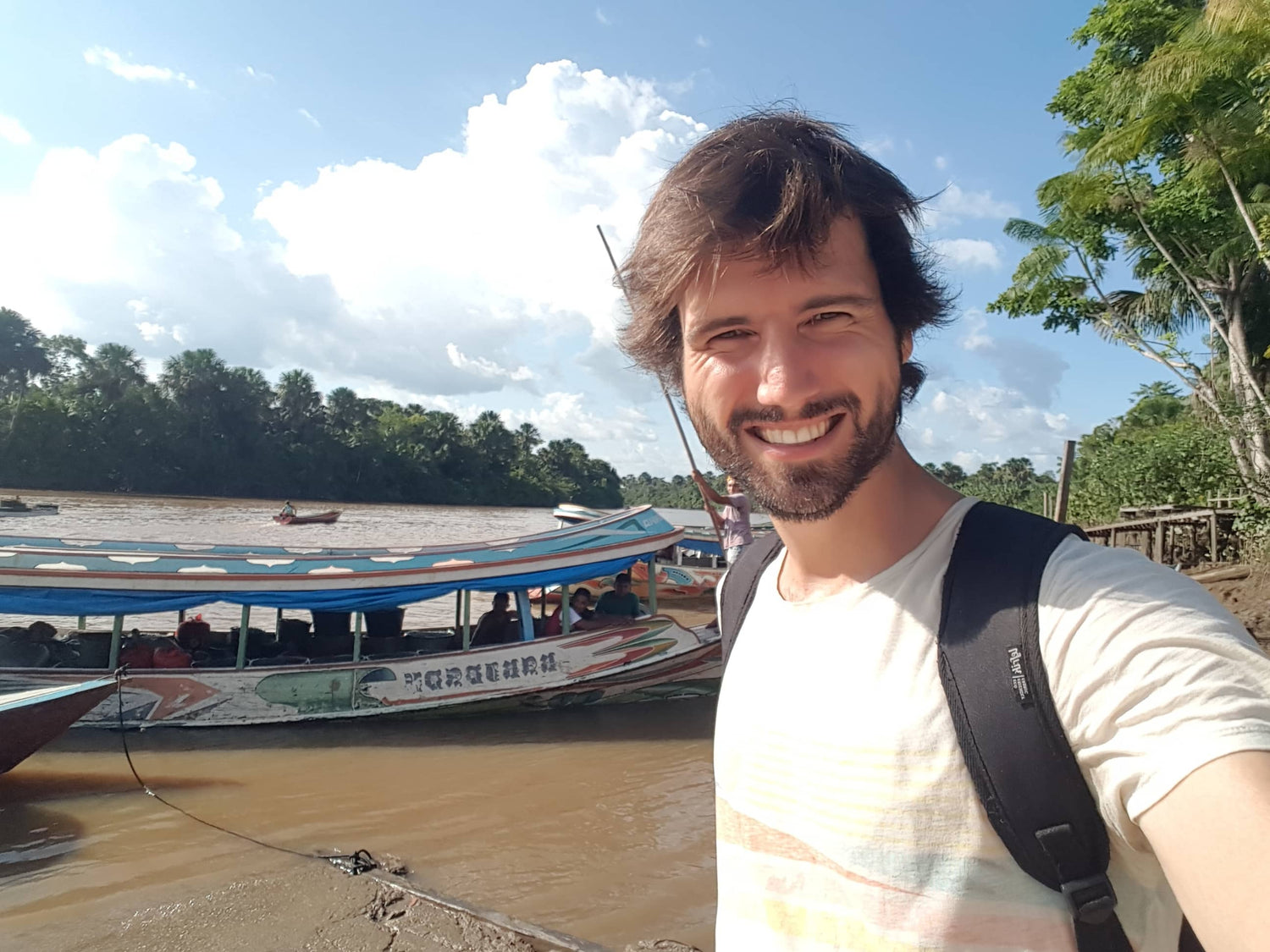 Damien en Amazonie, rend visite aux cueilleur d'açaí au Brésil